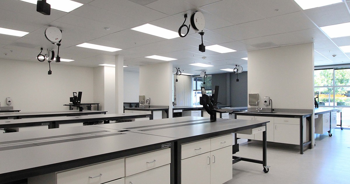 specimen processing technician workbench